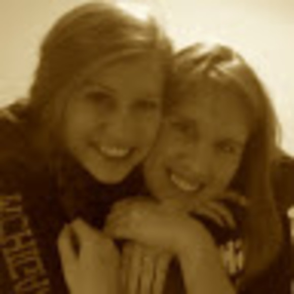 Meet your Posher, Caroline - Picture 1 of 1